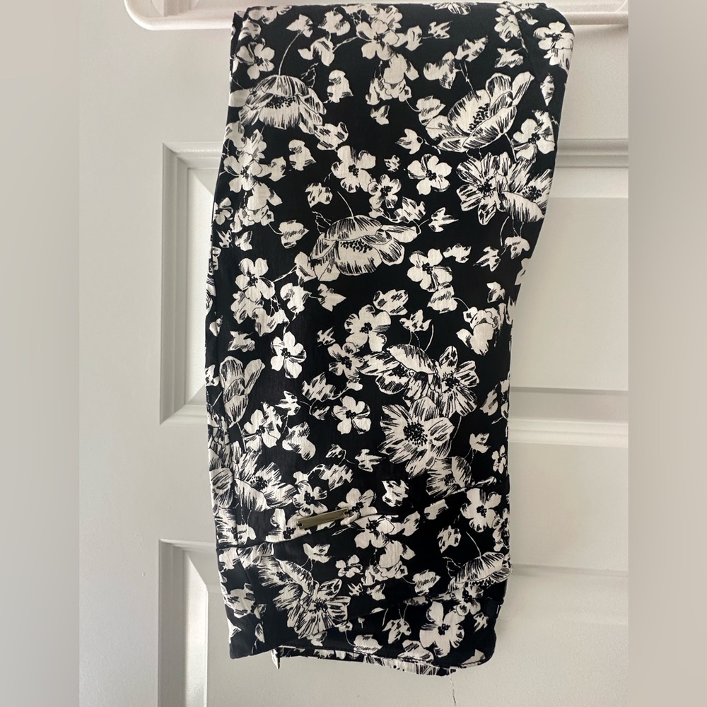 BNWT ROZ & ALI CROPPED PRINT PANTS